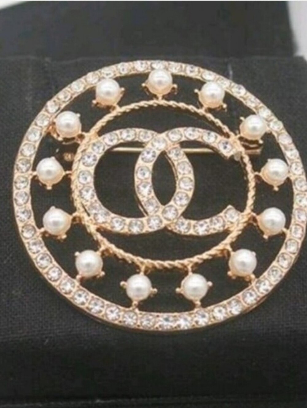 Designer Style Brooch - Picture 5 of 7